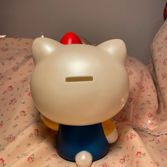 Hello Kitty Piggy Bank - Picture 5 of 6